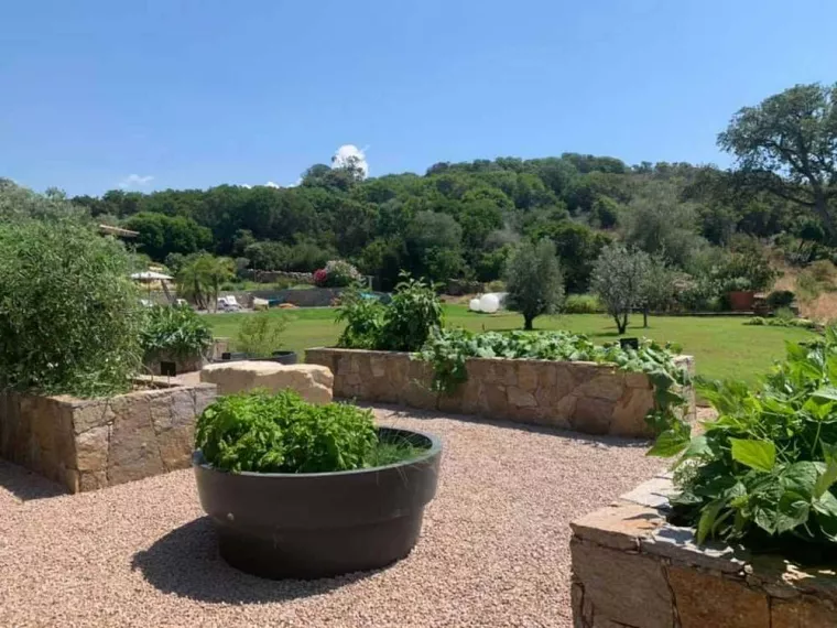 Vous n’avez pas la main verte ? Confiez la création de votre potager à nos jardiniers !, Ajaccio, Rivière Paysagiste